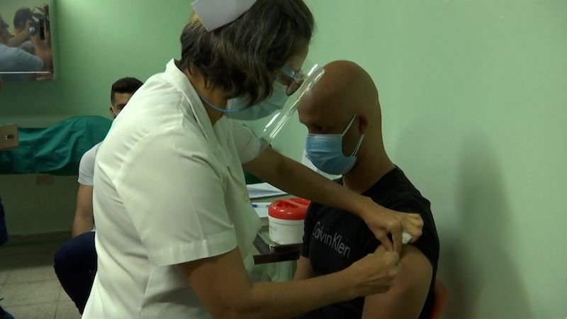 Kuba chce turisty nalákat na vlastní vakcíny